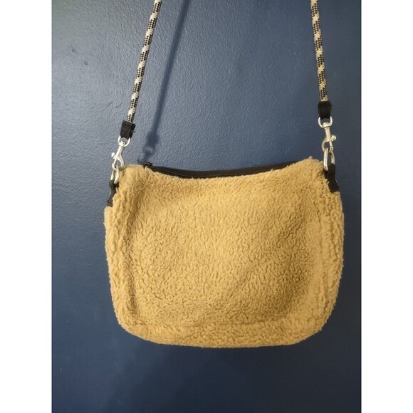 Kavu "So Fleecy" Crossbody Brown Fuzzy Sherpa Soft Purse Bag Pocket Carryall - Picture 5 of 7